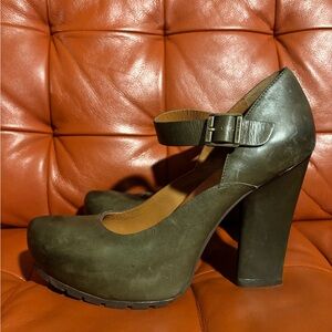 Kork-ease olive green leather heels